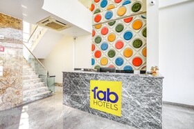 Fabhotel The White Moon