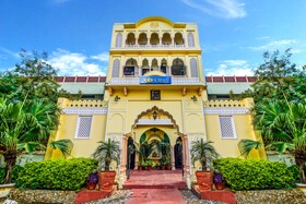 FabHotel Utsav Niwas