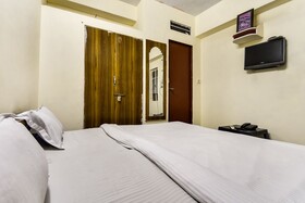 Hotel Alwin by OYO Rooms