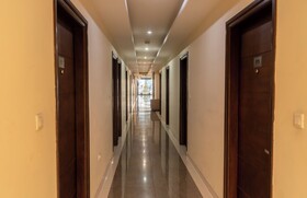 Hotel Cosmos Raj Plaza
