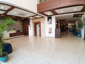 Hotel Cosmos Raj Plaza