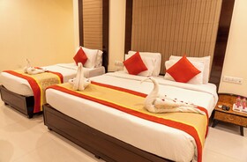 Hotel Cosmos Raj Plaza