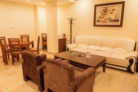 Hotel Cosmos Raj Plaza