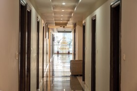 Hotel Cosmos Raj Plaza