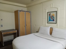 Hotel Dynasty by KeyMagics