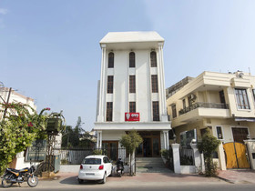 Hotel Four Boutique by OYO Rooms
