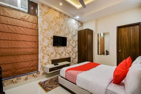 Hotel Green Wood by OYO Rooms