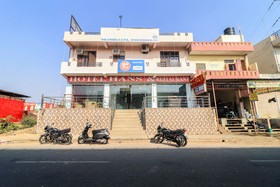 Hotel Hans By OYO Rooms