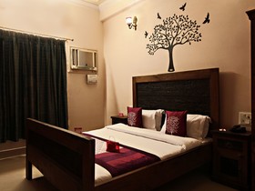 Hotel Mandela House by OYO Rooms