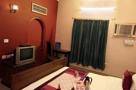 Hotel Mandela House by OYO Rooms