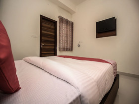 Hotel Mayra by OYO Rooms