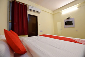 Hotel Raj Niwas by OYO Rooms