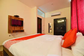 Hotel Raj Niwas by OYO Rooms