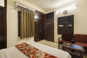 Hotel Rockland by OYO Rooms