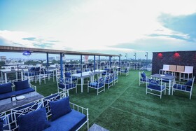 Kaki Hotel & Roof Top