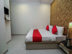 OYO 14892 Hotel Tourista