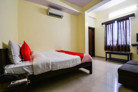 OYO 16940 Hotel Royal Murli
