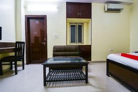 OYO 16940 Hotel Royal Murli