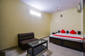 OYO 16940 Hotel Royal Murli