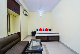 OYO 16940 Hotel Royal Murli