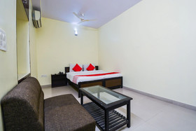 OYO 16940 Hotel Royal Murli