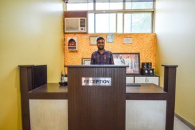 OYO 16940 Hotel Royal Murli