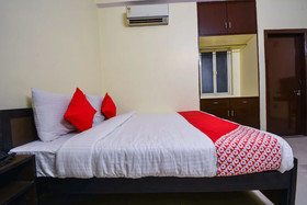 OYO 16940 Hotel Royal Murli