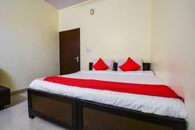 OYO 16940 Hotel Royal Murli