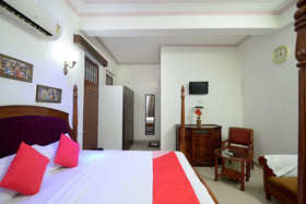 OYO 19035 Hotel Satkar