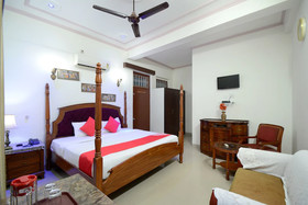 OYO 19035 Hotel Satkar