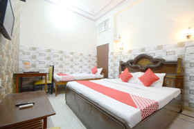 OYO 19035 Hotel Satkar