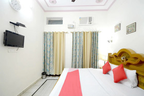 OYO 19035 Hotel Satkar