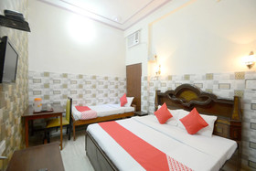 OYO 19035 Hotel Satkar