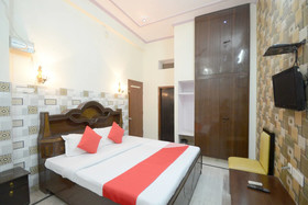 OYO 19035 Hotel Satkar