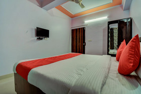 OYO 19036 Hotel Royal Raj