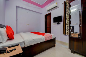 OYO 19036 Hotel Royal Raj