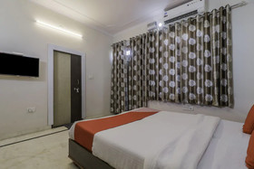 OYO 26462 Hotel Yatrik