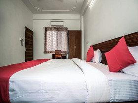 OYO 26462 Hotel Yatrik
