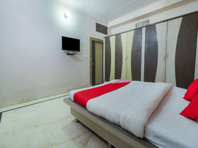 OYO 26462 Hotel Yatrik