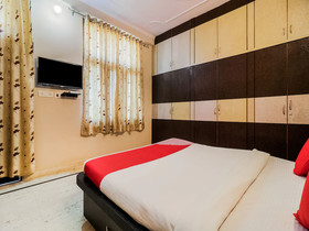 OYO 26462 Hotel Yatrik