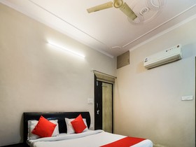 OYO 26462 Hotel Yatrik