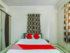 OYO 26462 Hotel Yatrik