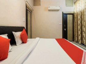 OYO 26462 Hotel Yatrik