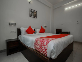 OYO Flagship 15357 Ahinsha Cicle