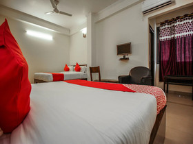 OYO Flagship 15357 Ahinsha Cicle