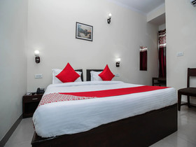 OYO Flagship 15357 Ahinsha Cicle