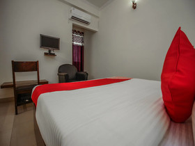 OYO Flagship 15357 Ahinsha Cicle