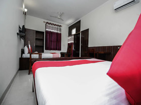 OYO Flagship 15357 Ahinsha Cicle