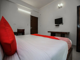 OYO Flagship 15357 Ahinsha Cicle