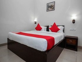 OYO Flagship 15357 Ahinsha Cicle